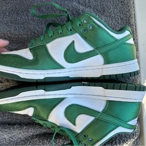 Nike low dunks satin green